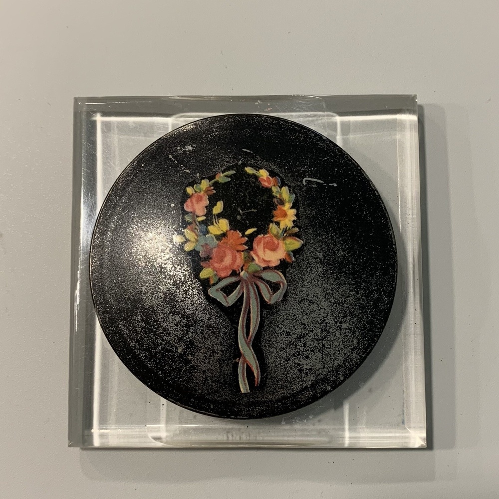 Vintage Clear Lucite Powder Compact Floral Accents Approx 3 X 3 Unique